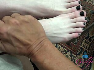 venus vixen creams from intimate pussy licking in pov holiday fun