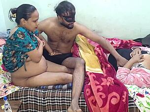 Daddy's thick load chokes deepthroat on young pregnant beauty