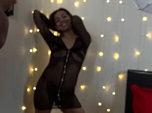 Latina arrives at playhouse for quick lingerie photoshoot