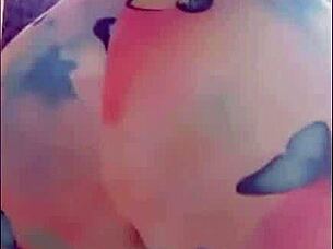 perfect juicy latina booty shakes in tight shorts leggings