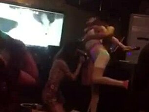 i grab dis hot vietnamese chick right in da bar