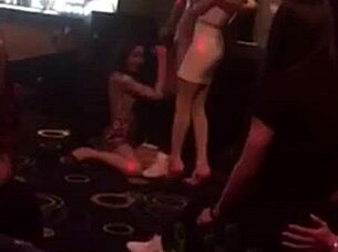 i grab dis hot vietnamese chick right in da bar