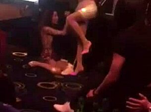 i grab dis hot vietnamese chick right in da bar