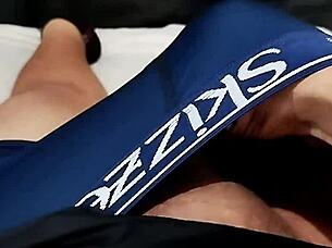 gf cums hard on thick toy