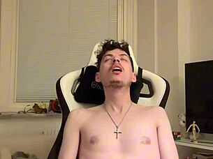 Insta spizue wants sneaky bj under the desk right now