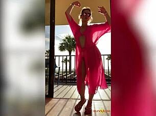 sunny lane shakes huge ass twerking big clit milf style