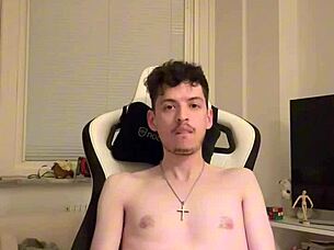 Insta spizue wants sneaky bj under the desk right now