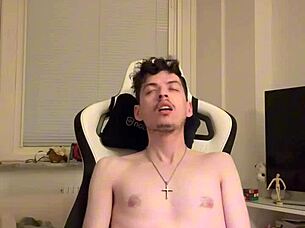 Insta spizue wants sneaky bj under the desk right now