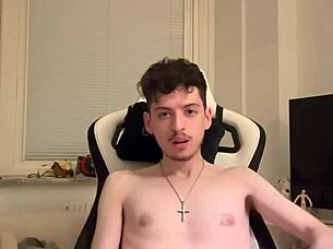 Insta spizue wants sneaky bj under the desk right now