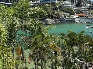 Quer foder essa japonesa gostosa na piscina pública?