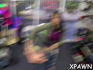 Exhibitionist amateur bends over wet pussy for sloppy blowbang suck