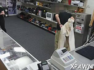 Exhibitionist amateur bends over wet pussy for sloppy blowbang suck