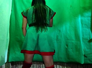 cochina duende navidad hembra caliente espera macho sucio inserte pene vagina latina 🔥🎄😈