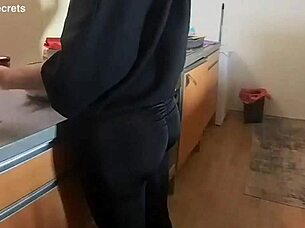 czech athletic wife in tight wet leggings fucked outdoor