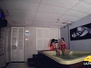 wanna roll in the sauna sucking big cocks with huge tits?