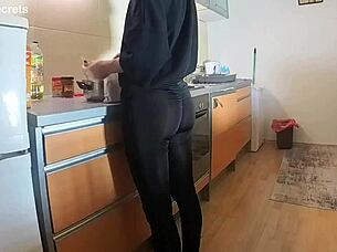 czech athletic wife in tight wet leggings fucked outdoor