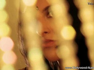 INDIAN MILF STRIPS NAKED DANCING EROTIC SOLO TEASE