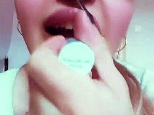 chick's nude lips got me so hot damn