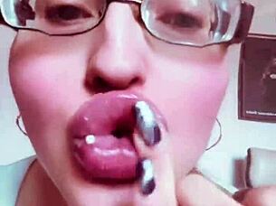 chick's nude lips got me so hot damn