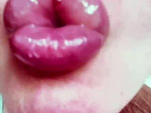 chick's nude lips got me so hot damn