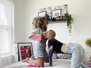 Jenna Foxx's Big Tits and Wet Pussy Licked Wild!