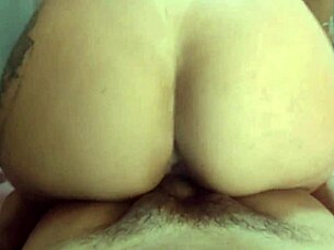 sexy housewife flashes armpits and big ass workout