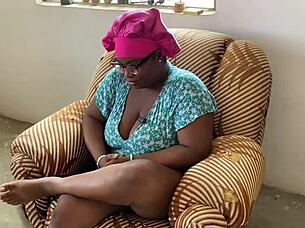 Mummy Begs For Intense Bed Satisfaction And Creampie!