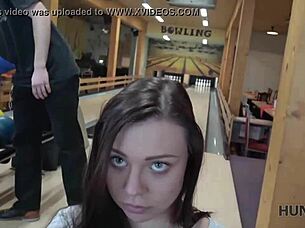 Hunt4k: Stranger offers cash for wild bar sex with petite wife 🔥💰