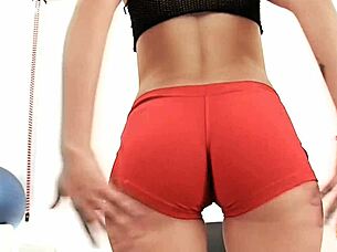 lycra shorts hug teen's puffy cameltoe ass at gym!