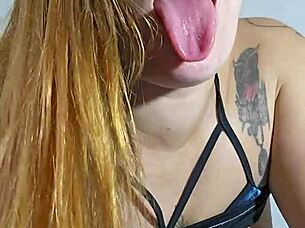 provin' lycra panties... uh, flashin and rubbin one out exhibitionist style 😈👙💦