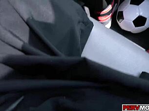 Stepmom Elana Bunnz thinks nonstop about stepson cock, gets filled deepthroat pussy 😩🍆💦