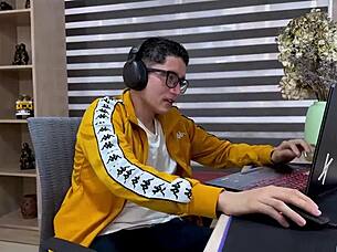 Perfect ass Latina stepmilf squirts on nerd cock