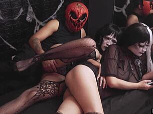 i fuck emo stepsis while she's distracted at halloween party