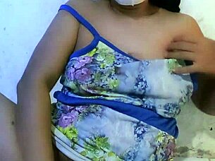 indonesian housewife masturbates pussy squirting hard with dildo 😍🔥💦