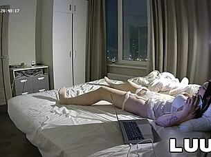 Real Girlfriend Luuv's Lonely Homemade Bedroom Masturbation For Fans!