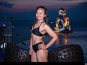 pattaya ladyboy teases on soi6 beach road