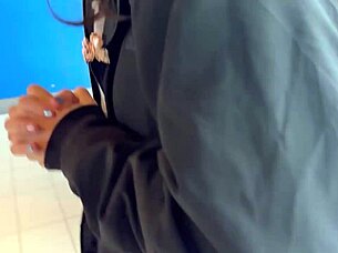 colombian babe pays tourist for scissoring orgasm at home