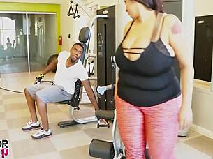 sofia rose gets raw kitchen pounding by rome major 💦🍑