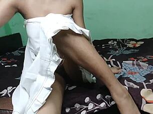 desi bhabhi begs boyfriend for hardcore cowgirl pounding 😍🍑🔥