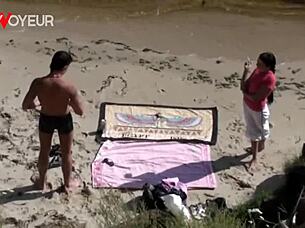 Beach voyeur couple risks public doggystyle fucking