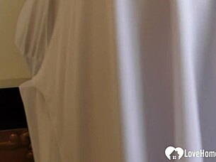 hey watch me finger my shaved pussy to orgasm 😘