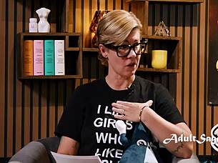 57yo Pornstar Mindi Mink Interviews Girlfriend Mia Simone!