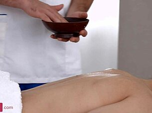 A beautiful babe arrives for a sensual massage and bends over for deep anal pounding