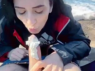 Speedyfucker's dick pumps the hottest creampie ever!