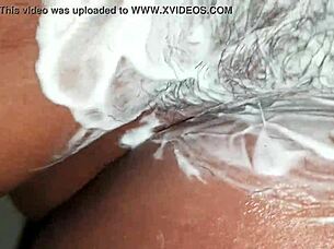 She spreads her fat belly to shave plump pussy smooth