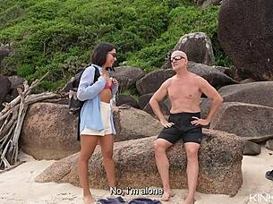 met beach stranger, went home to fuck 😏