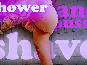 Giantess Shaves Giant Pussy in Shower!