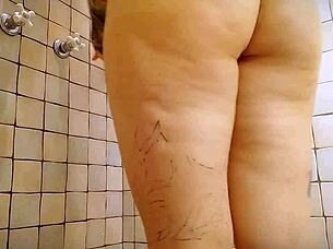 Giantess Shaves Giant Pussy in Shower!