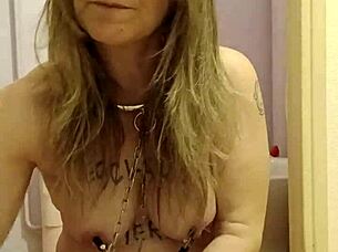 Esclave does self-bondage session and licks toilet