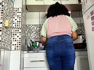 Watch me fart in tight jeans doing dishes voyeur style 💨👖